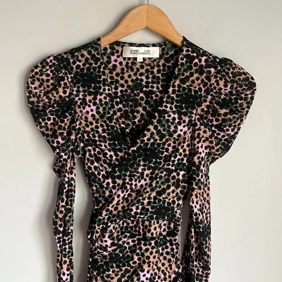 DVF  Viviette wrap-effect ruched printed stretch mesh mini dress - Picture 6 of 11